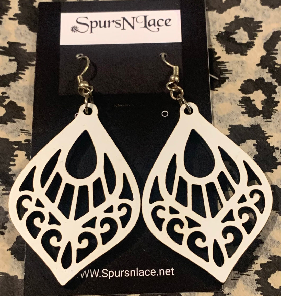Earrings Handmade - Wood Painted White Fat Teardrop Scallop Design NE16