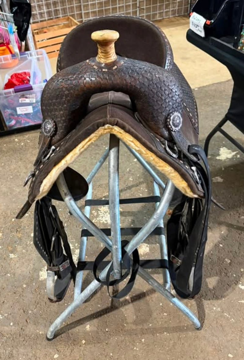 Original Bob Marshall Barrel sports saddle, 14.5 inch Treeless   Excellent condition.  Beautiful saddle
