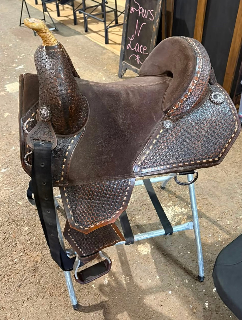 Original Bob Marshall Barrel sports saddle, 14.5 inch Treeless   Excellent condition.  Beautiful saddle